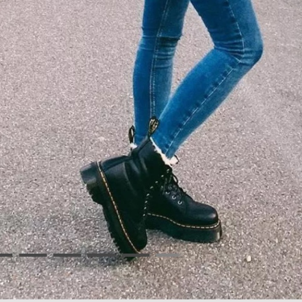 DOC MARTEN Jadon Black Leather Faux Fur Lined Platform Boot - Picture 2 of 14
